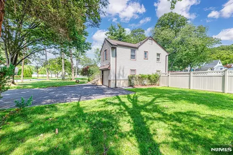 Exterior - 376 Chelsea St, Paramus, NJ 07652 photo 2 of 8