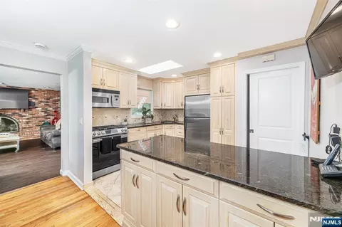 Kitchen - 376 Chelsea St, Paramus, NJ 07652 photo 3 of 3