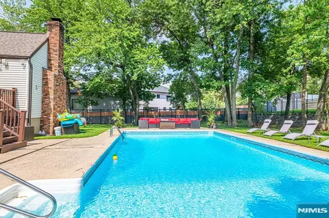 Exterior - 376 Chelsea St, Paramus, NJ 07652 photo 5 of 8