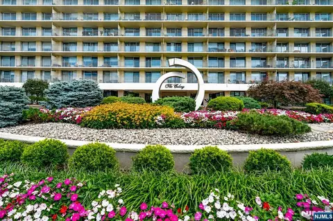 1530 Palisades Ave #18K, Fort Lee, NJ 07024