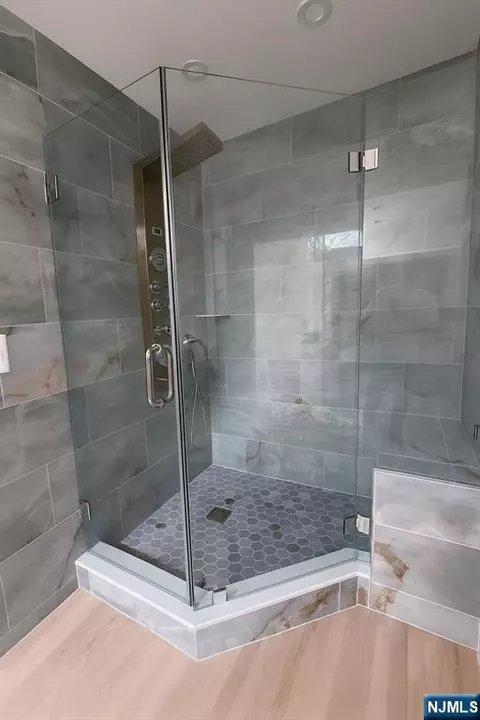 Bath - 44 Adams Dr, Cresskill, NJ 07626 photo 2 of 7