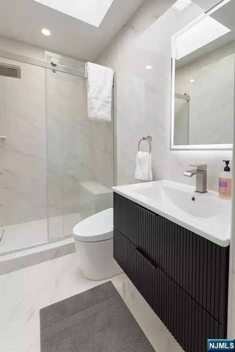Bath - 44 Adams Dr, Cresskill, NJ 07626 photo 3 of 7