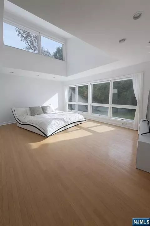 Bedroom - 44 Adams Dr, Cresskill, NJ 07626 photo 1 of 2