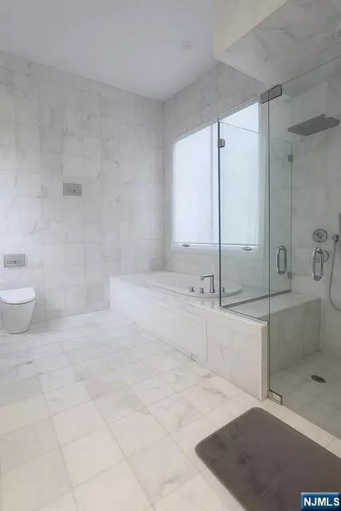 Bath - 44 Adams Dr, Cresskill, NJ 07626 photo 5 of 7