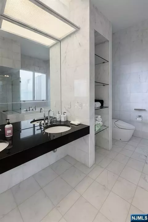 Bath - 44 Adams Dr, Cresskill, NJ 07626 photo 4 of 7