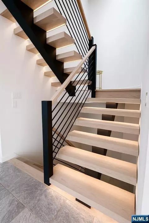 Entry Way - 44 Adams Dr, Cresskill, NJ 07626 photo 2 of 2