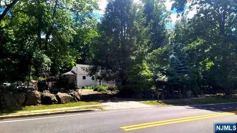 93 Old Tappan Rd, Old Tappan, NJ 07675