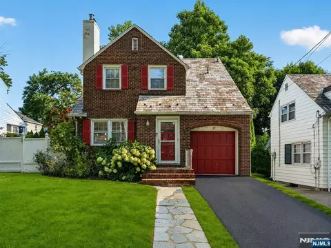 27 Grayson Pl, Teaneck, NJ 07666