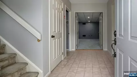 Entry Way - 42 Bowfell Ct, Wayne, NJ 07470 photo 1 of 4