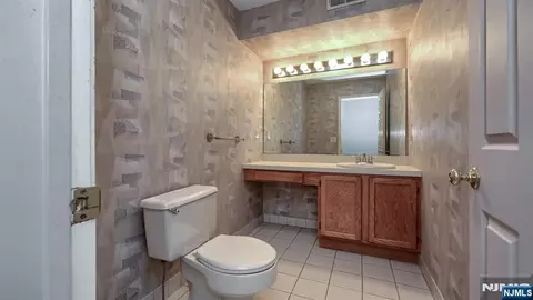 Bath - 42 Bowfell Ct, Wayne, NJ 07470 photo 1 of 3