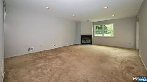 Living - 42 Bowfell Ct, Wayne, NJ 07470 photo 1 of 4
