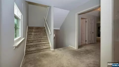 Entry Way - 42 Bowfell Ct, Wayne, NJ 07470 photo 3 of 4