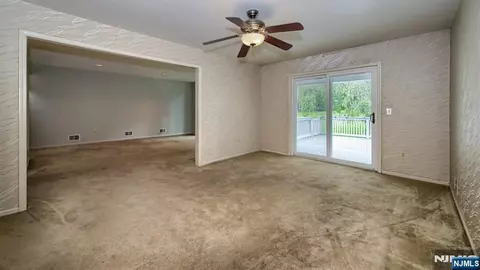 Living - 42 Bowfell Ct, Wayne, NJ 07470 photo 4 of 4