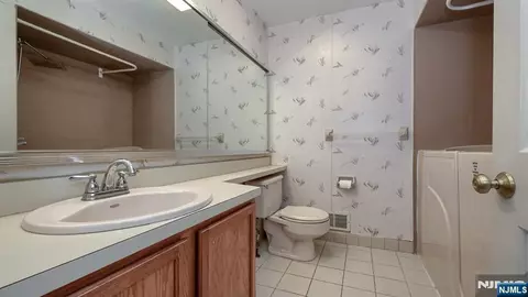Bath - 42 Bowfell Ct, Wayne, NJ 07470 photo 3 of 3