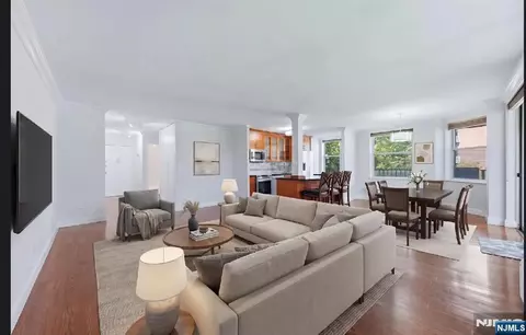 200 Grand Cove Way #4J, Edgewater, NJ 07020