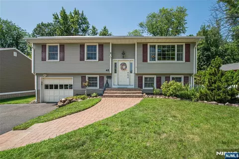 45 Erie Ave, Midland Park, NJ 07432