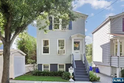 531 6th St, Carlstadt, NJ 07072