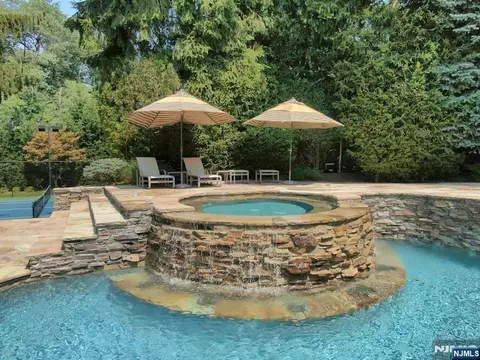 Exterior - 59 Jackson Dr, Alpine, NJ 07620 photo 6 of 11