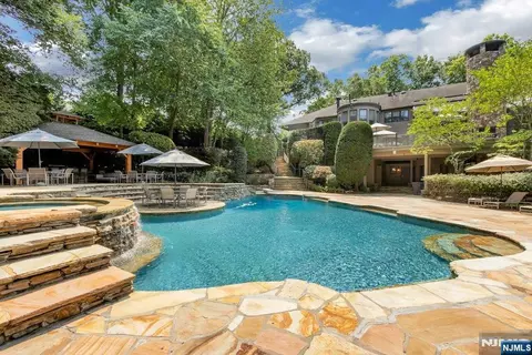 Exterior - 59 Jackson Dr, Alpine, NJ 07620 photo 5 of 11