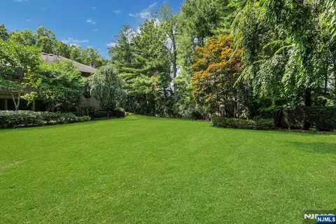 Exterior - 59 Jackson Dr, Alpine, NJ 07620 photo 7 of 11