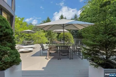Exterior - 59 Jackson Dr, Alpine, NJ 07620 photo 10 of 11