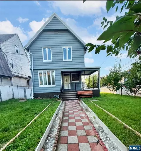 39 Pangborn Pl, Hackensack, NJ 07601