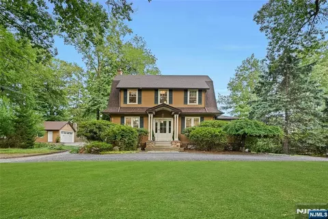 31 4 Th St, Park Ridge, NJ 07656