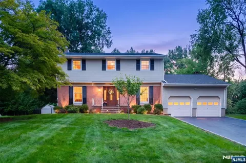 8 Cedar Ln, Roseland, NJ 07068