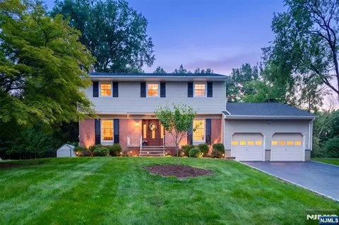 8 Cedar Ln, Roseland, NJ 07068