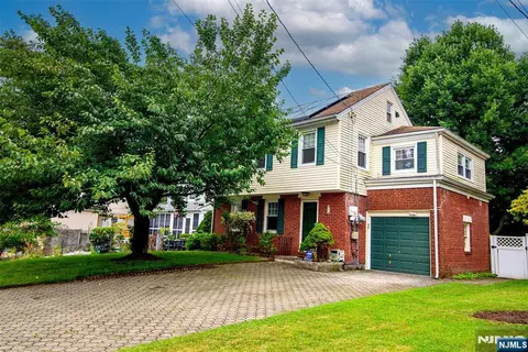 16 Wolcott Rd, Dumont, NJ 07628