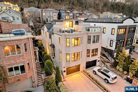 48 Myrtle Ave, Edgewater, NJ 07020