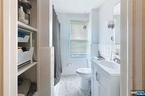 Bath - 2 Hillside Ave, Summit, NJ 07901 photo 4 of 4