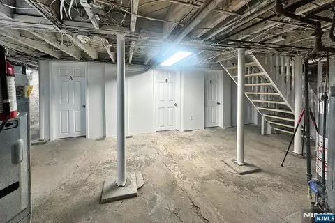Entry Way - 2 Hillside Ave, Summit, NJ 07901 photo 2 of 4