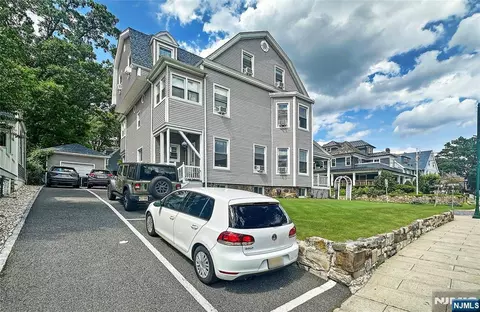 Exterior - 2 Hillside Ave, Summit, NJ 07901 photo 1 of 4