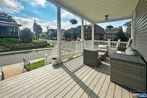 Exterior - 2 Hillside Ave, Summit, NJ 07901 photo 2 of 4
