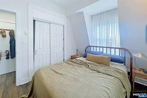 Bedroom - 2 Hillside Ave, Summit, NJ 07901 photo 6 of 8