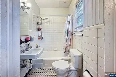Bath - 2 Hillside Ave, Summit, NJ 07901 photo 3 of 4