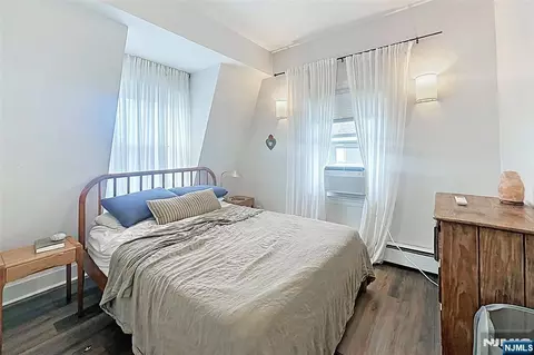 Bedroom - 2 Hillside Ave, Summit, NJ 07901 photo 5 of 8