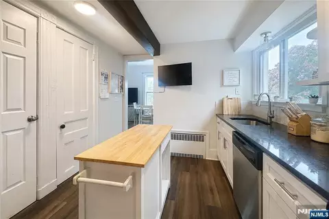 Entry Way - 2 Hillside Ave, Summit, NJ 07901 photo 3 of 4