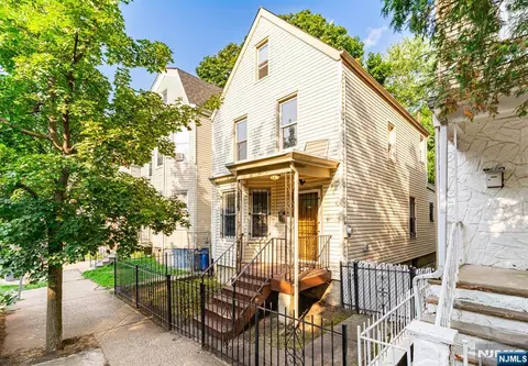 800 S 15th St, Newark, NJ 07108