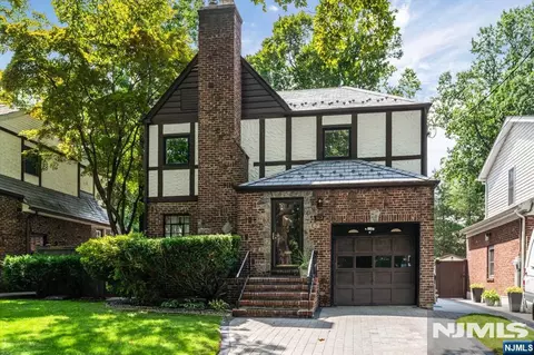512 Fairidge Ter, Teaneck, NJ 07666