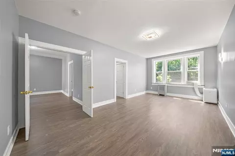 218 Broad Ave #3C, Leonia, NJ 07605