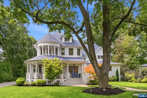 189 Highfield Ln, Nutley, NJ 07110