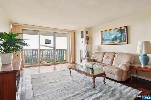 555 North Ave #25K, Fort Lee, NJ 07024