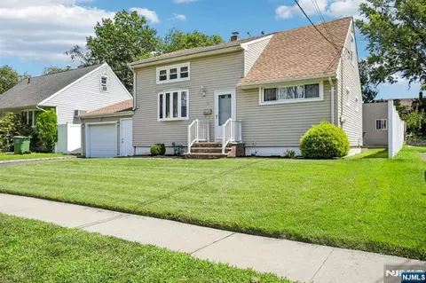 10 Independence Dr, Roselle, NJ 07203