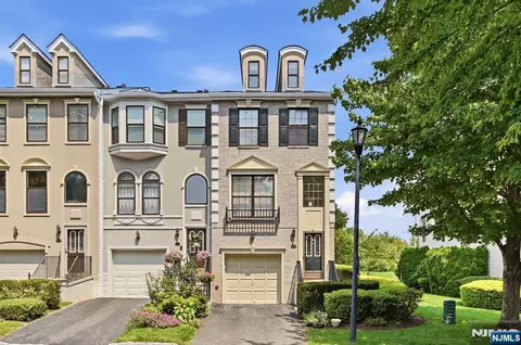 427 Hartford Dr #4028, Nutley, NJ 07110