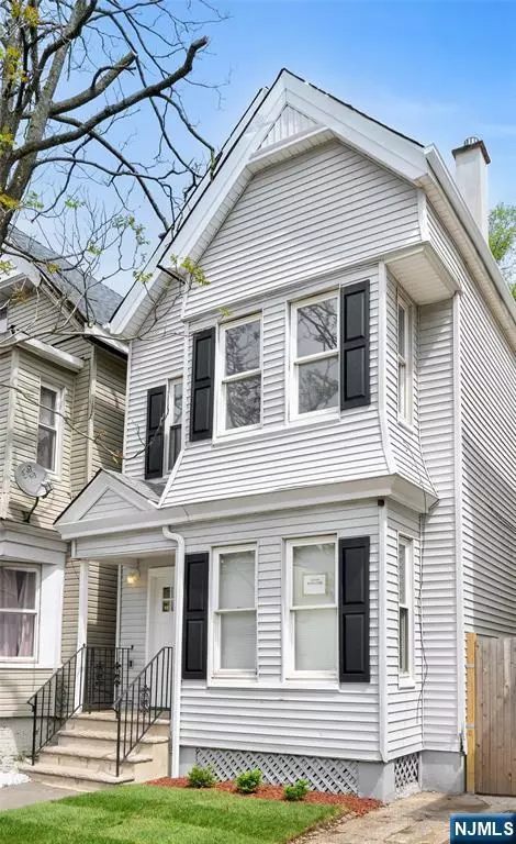 142 Steuben St, East Orange, NJ 07018