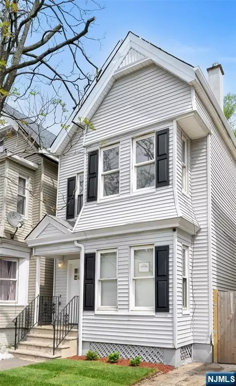 142 Steuben St, East Orange, NJ 07018
