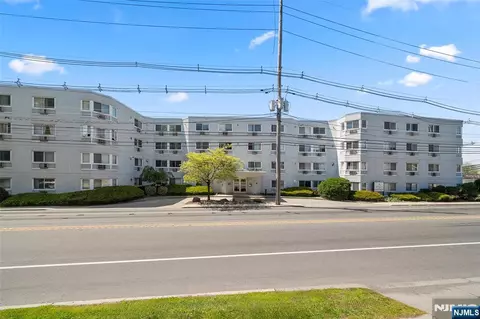333 Grand Ave #2N, Palisades Park, NJ 07650