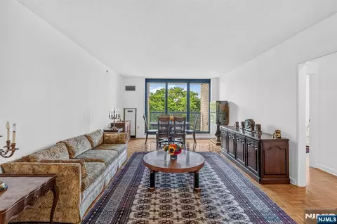 900 Palisade Ave #3D, Fort Lee, NJ 07024